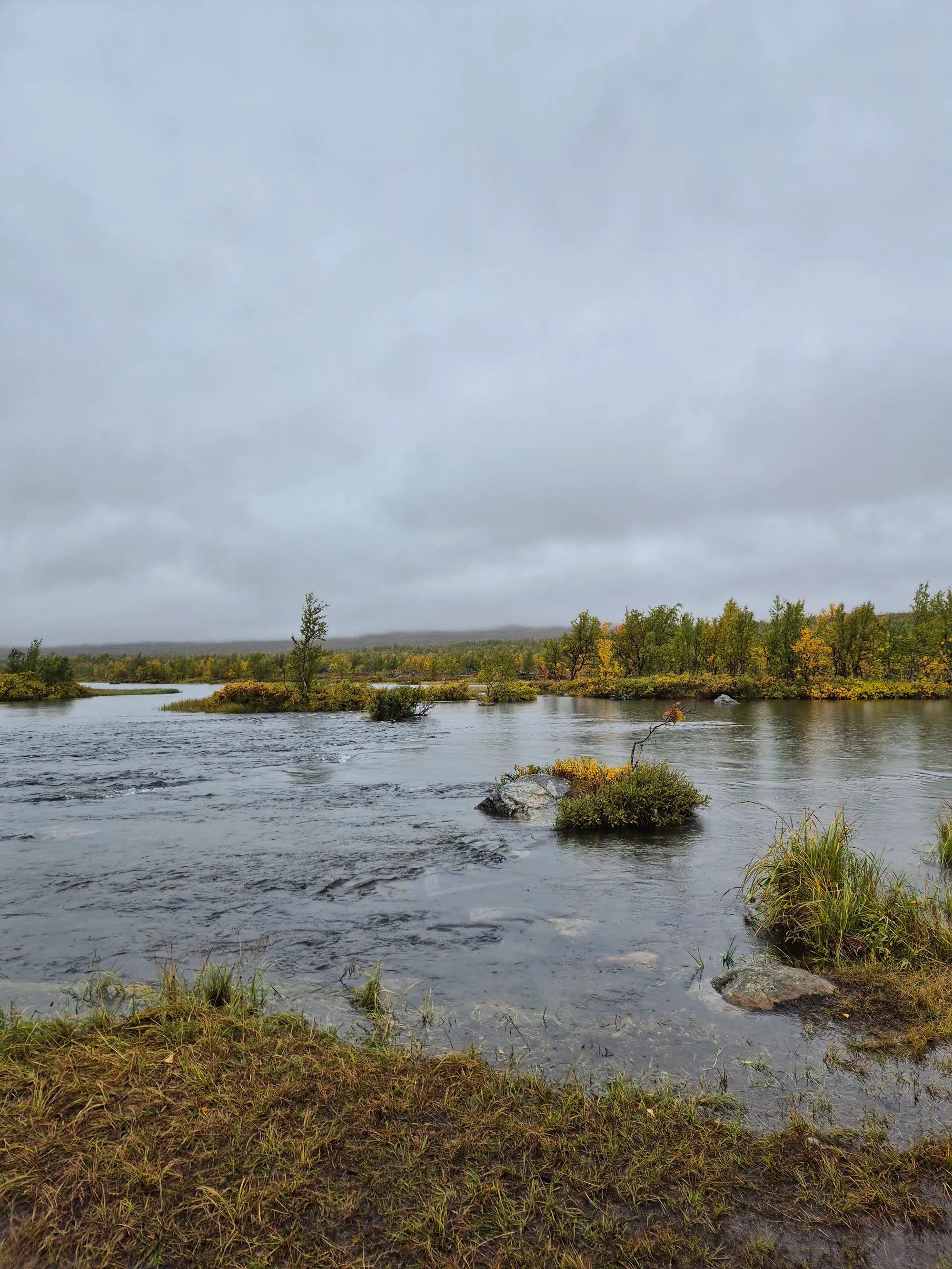 Stream crossing at Boarekjávrre lake